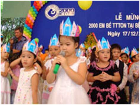 tre em trong ong nghiem